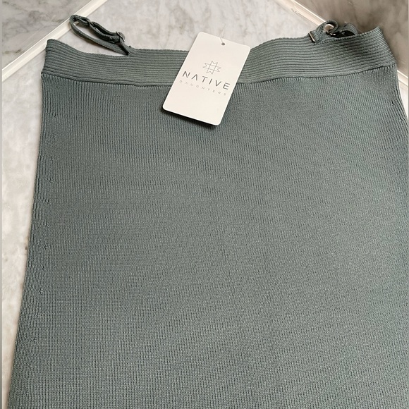 Green pencil skirt with side cut outs - Picture 6 of 7